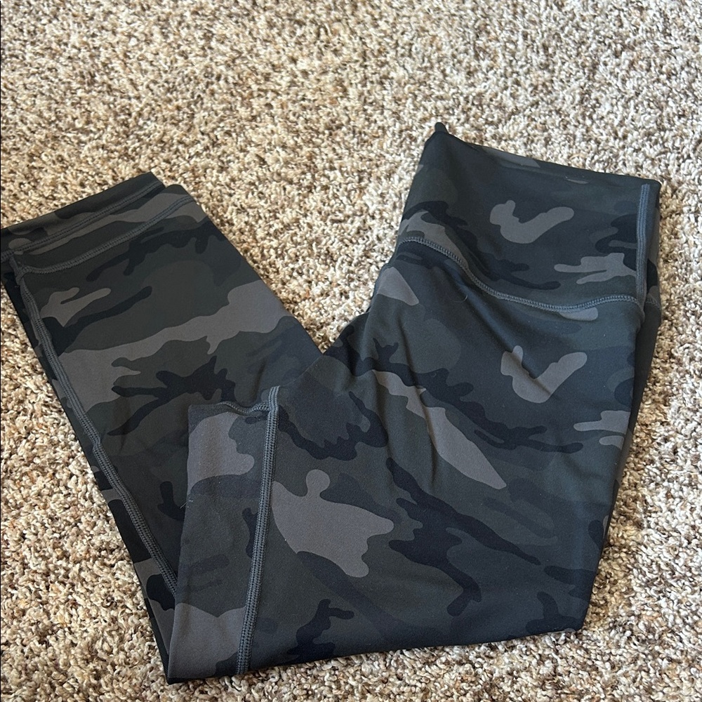 ZYIA Camouflage Capris - Black and Gray